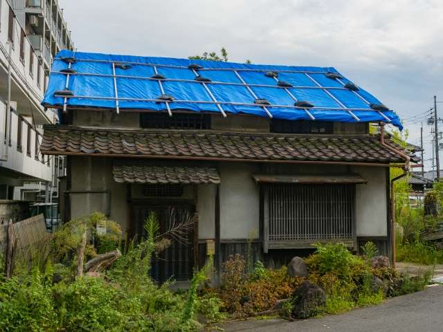 神奈川で起きた台風で雨漏りしてしまった、改修工事なら雨漏り相談所にお任せください。