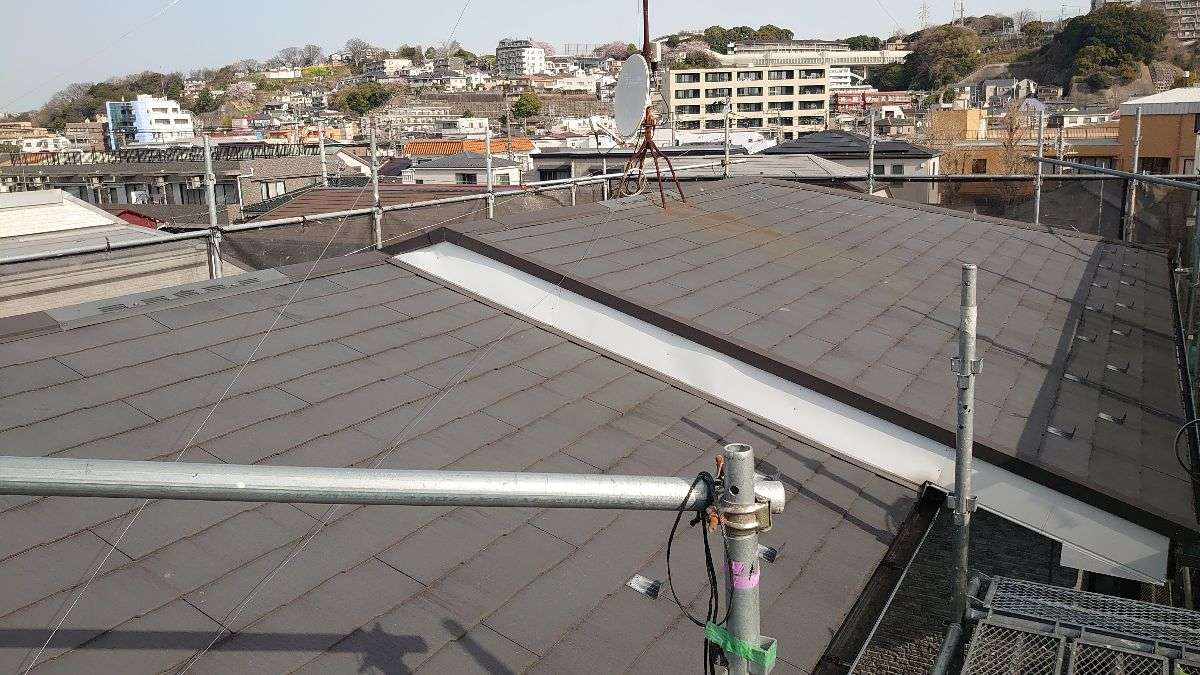 横浜市南区　25年以上2階戸建て屋根カバー工事
