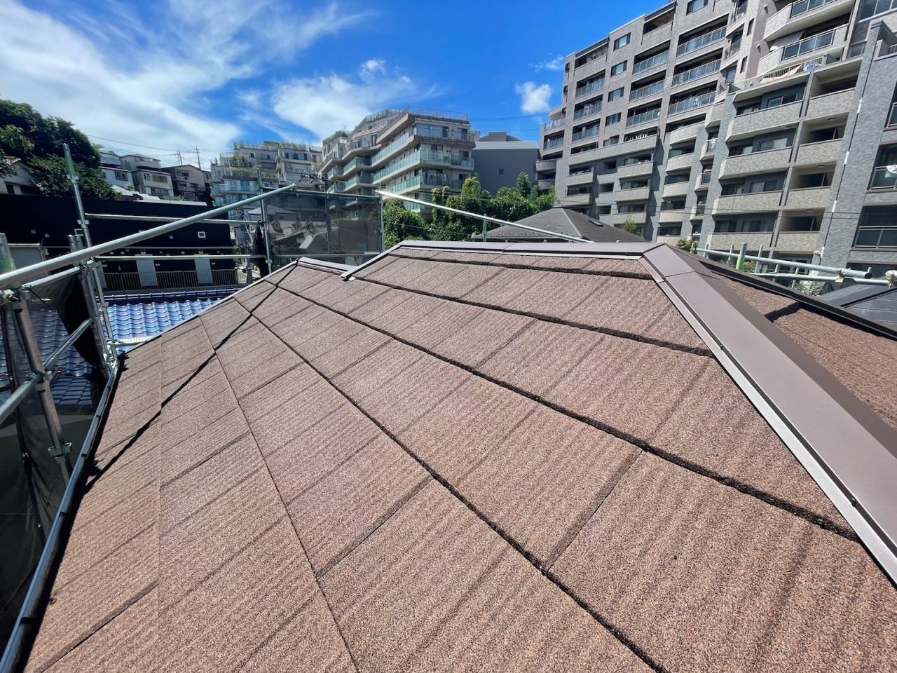 秦野市で雨漏りに困ったら雨漏り相談所にご相談ください。我が家に最適な屋根リフォームとは？―カバー工法―